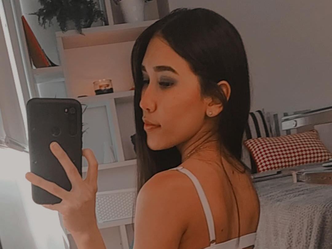 Image de profil du modèle de webcam Monicatay