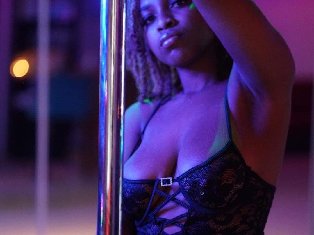 Imagen de perfil de modelo de cámara web de LovelyAires