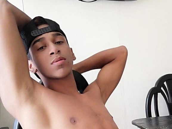 Profilbilde av AlejoLatinBoy webkamera modell