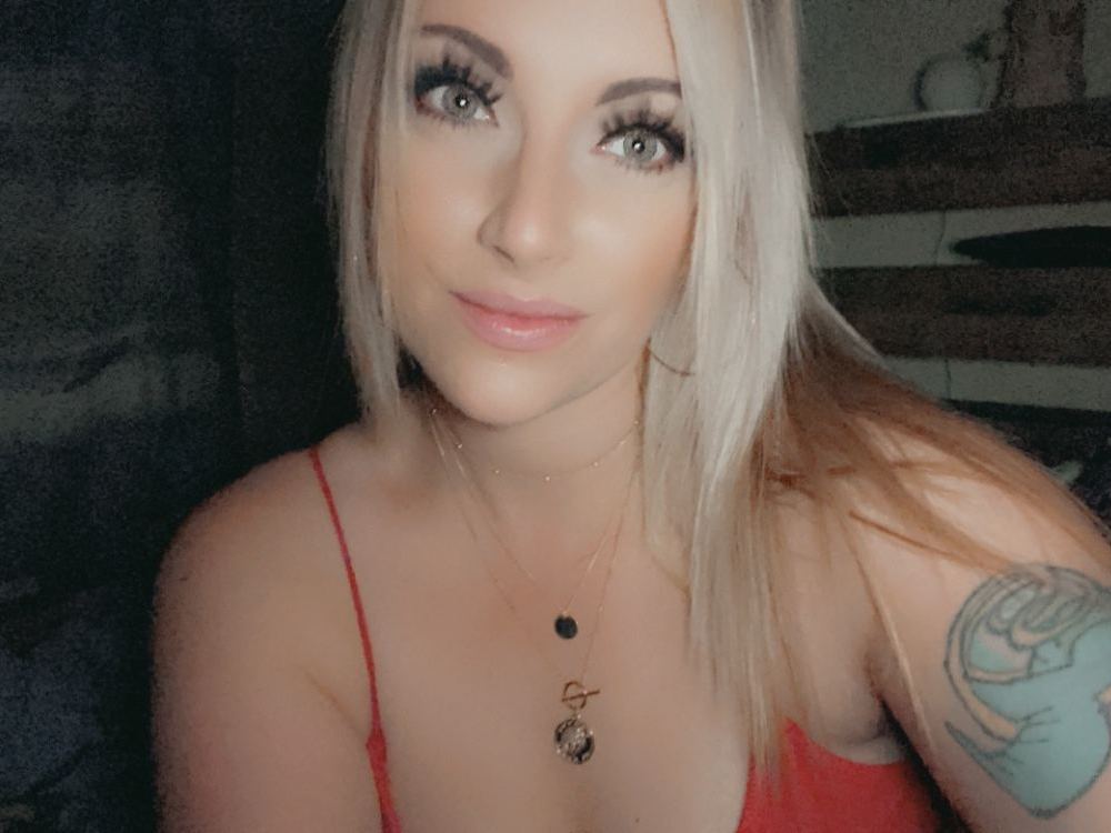 Coca_hontass profilbild på webbkameramodell 