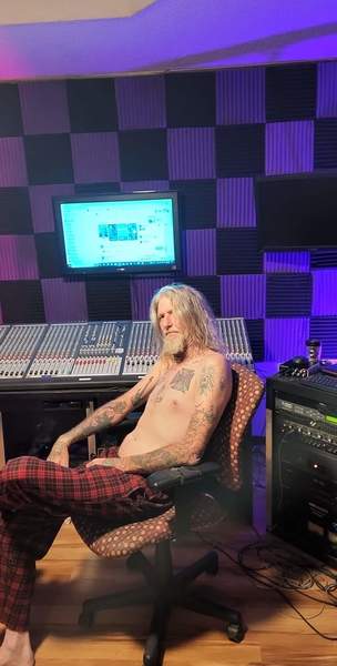 Performer scottyshark Photo 3