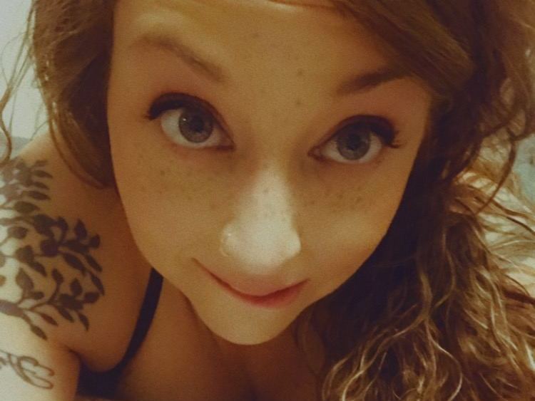 Image de profil du modèle de webcam Tattoosnlace