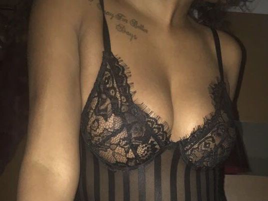 Imagen de perfil de modelo de cámara web de Aaliyah_Tia