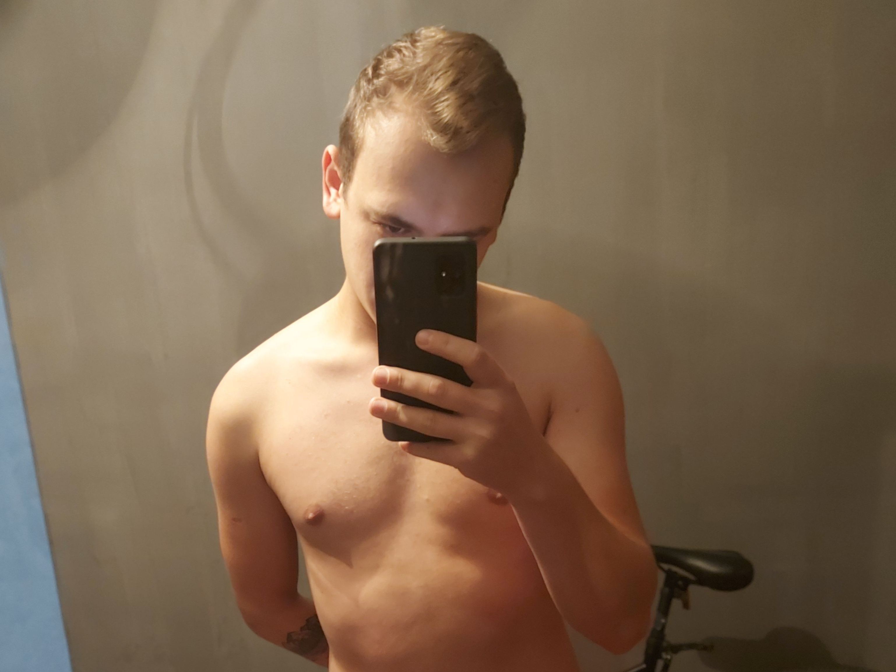 Image de profil du modèle de webcam Aisverd