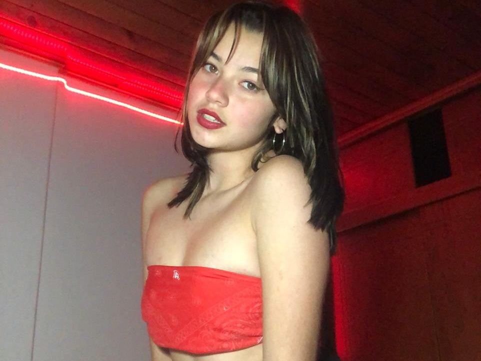 Image de profil du modèle de webcam sweett_kathe