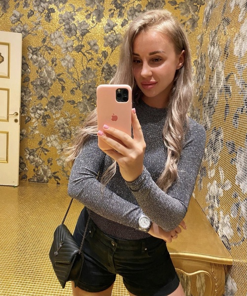 Interprete AngelinaFame Foto 4