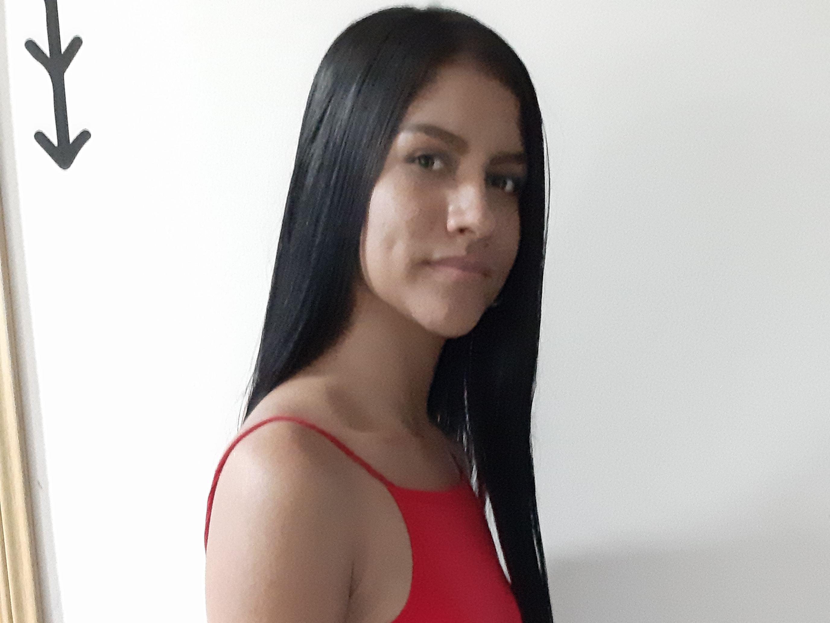 Image de profil du modèle de webcam ariianaax