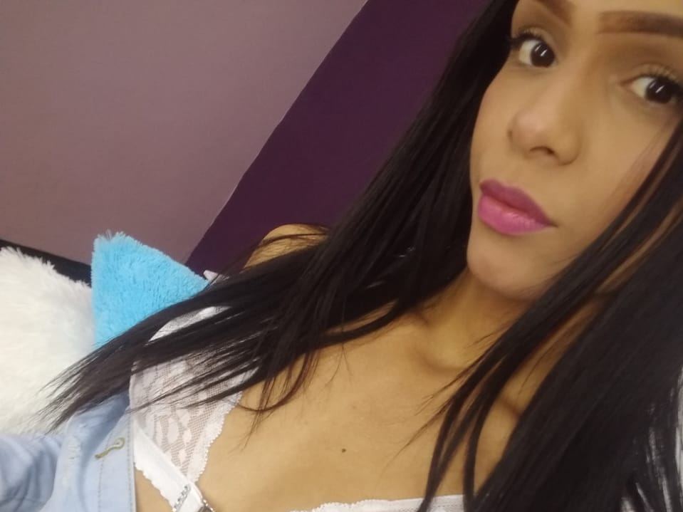 Image de profil du modèle de webcam Gia_Star99