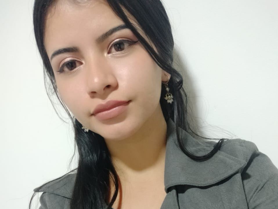 Imagen de perfil de modelo de cámara web de alicialovelatin