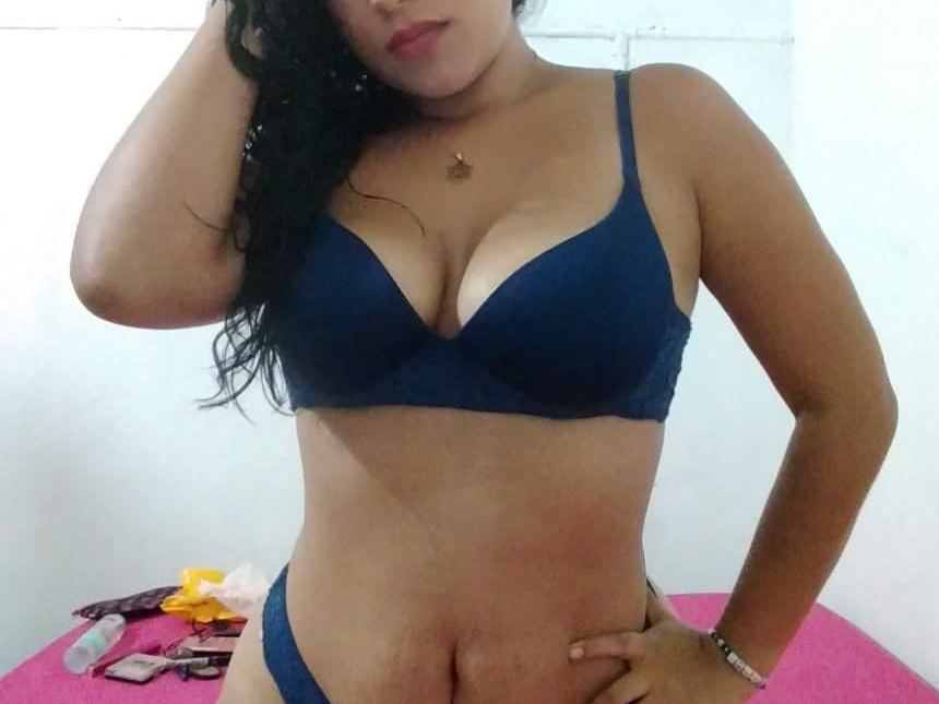 LizTovar profielfoto van cam model 