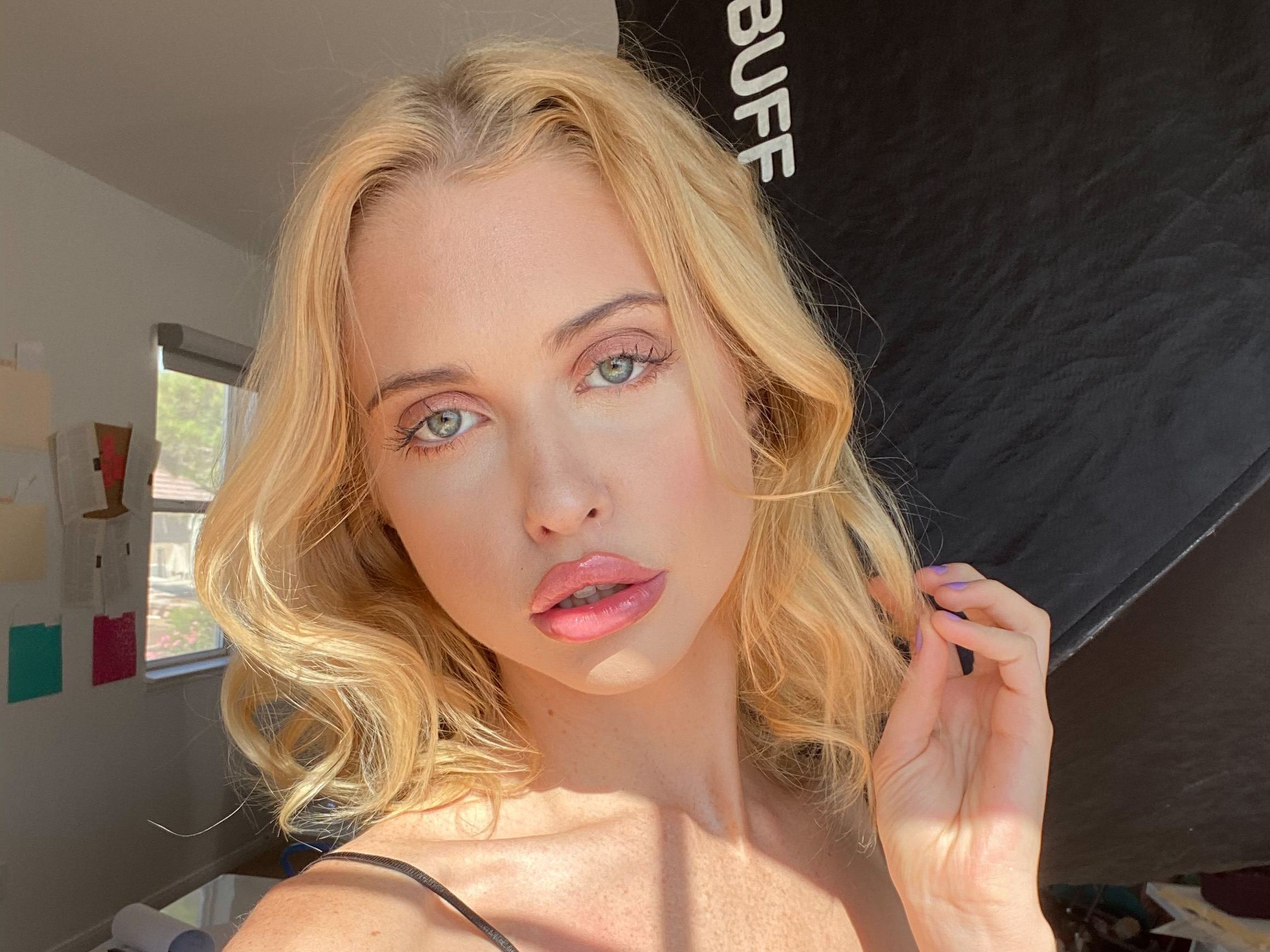 Chloecherryxxx cam model profile picture 