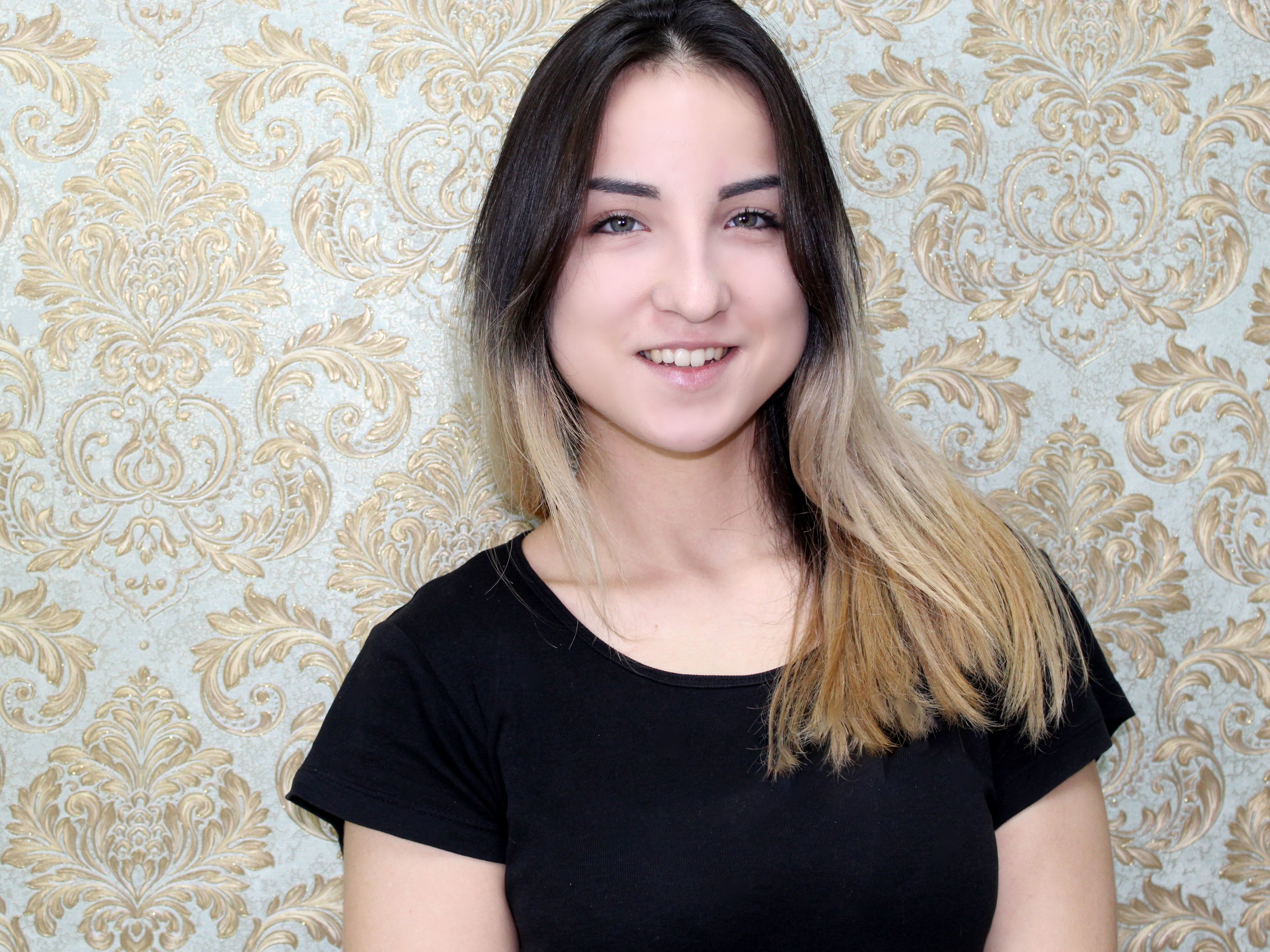 JulieMonis profielfoto van cam model 