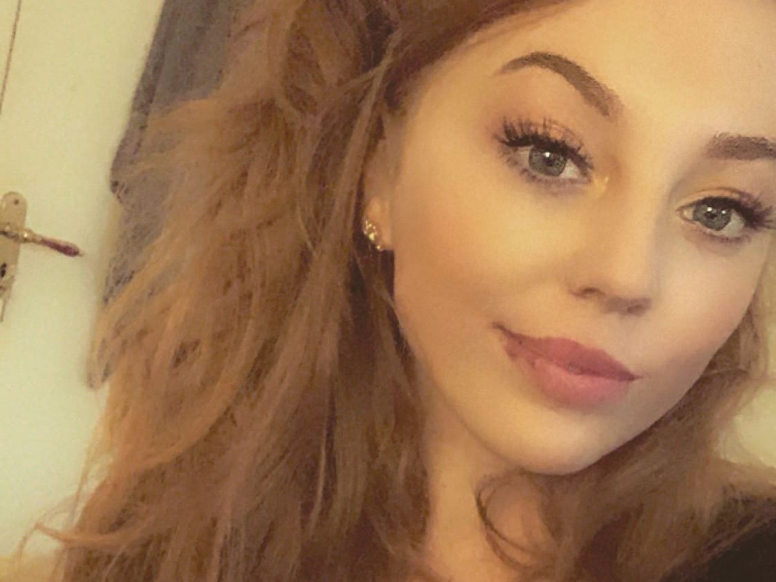 RealVioletxox cam model profile picture 