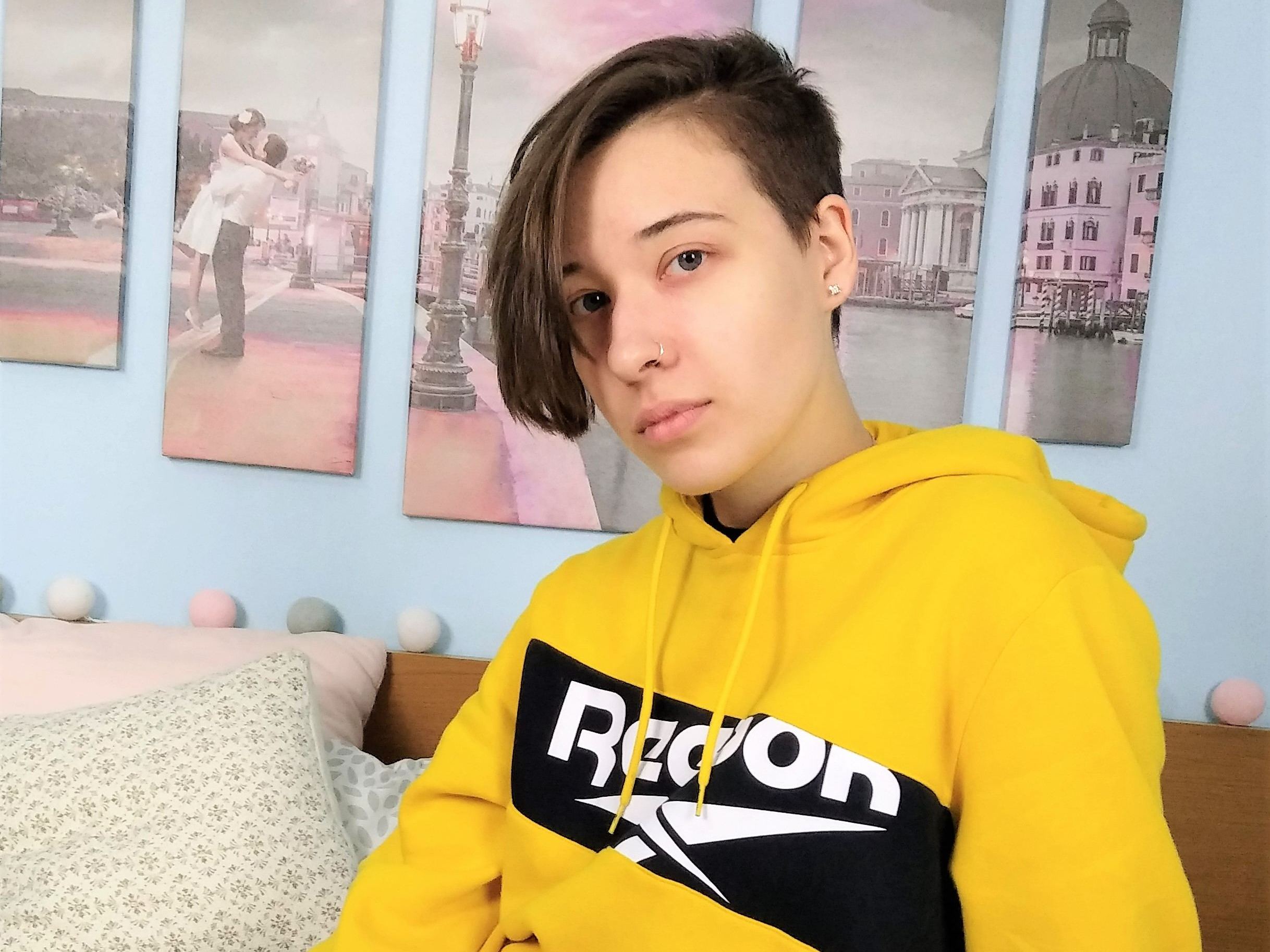 Elainees Profilbild des Cam-Modells 