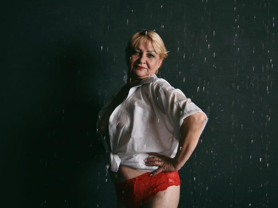 AminaTorres profilbild på webbkameramodell 