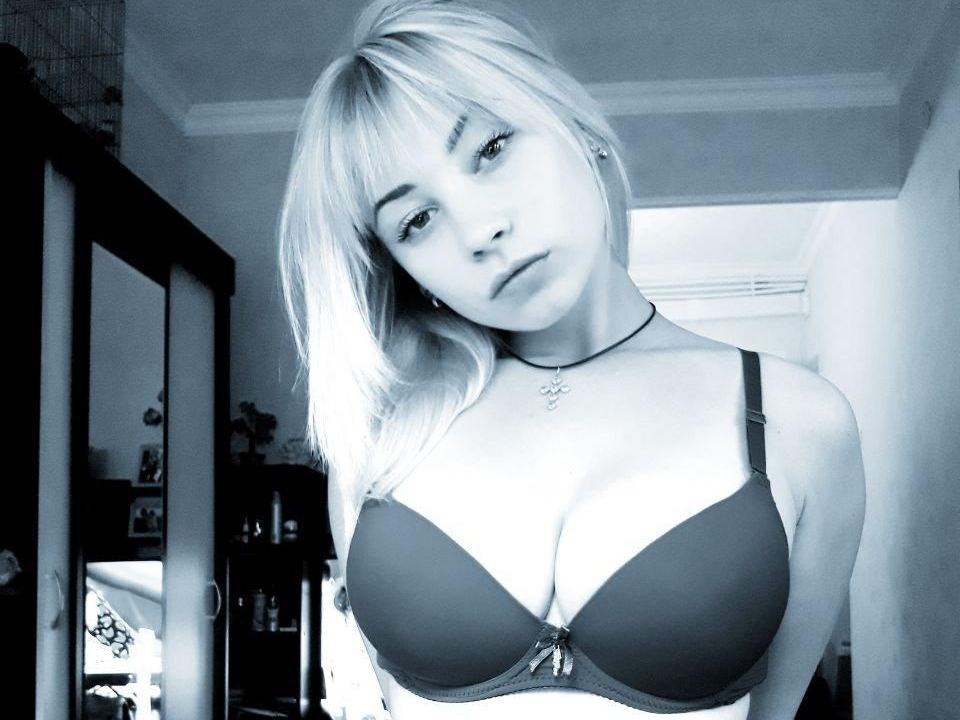 HollyQTreaty cam model profile picture 