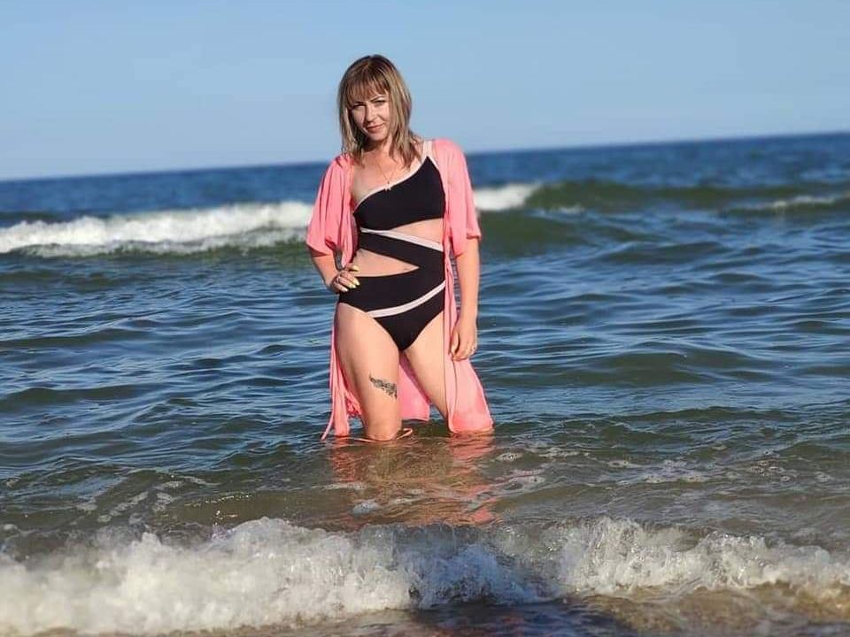 Imagen de perfil de modelo de cámara web de Alesta