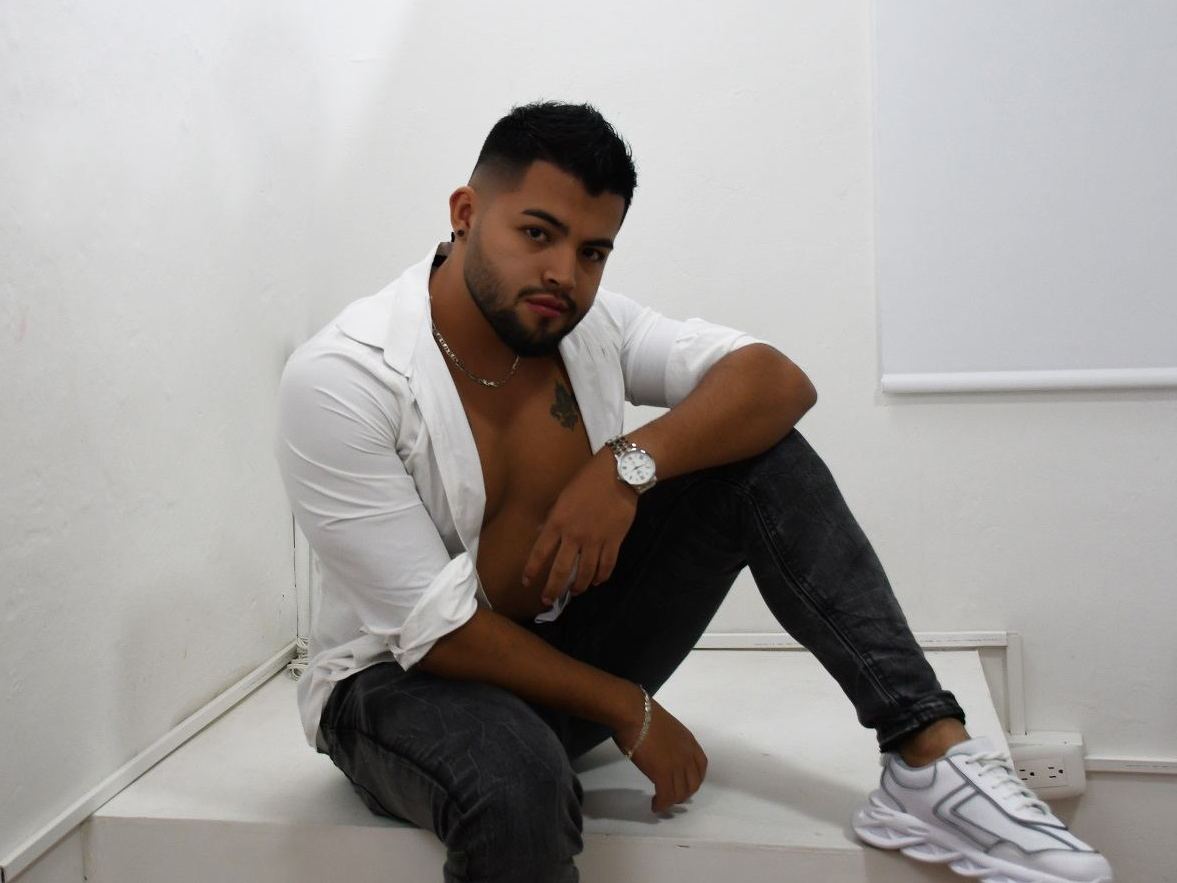 Imagen de perfil de modelo de cámara web de David_Sinisterra