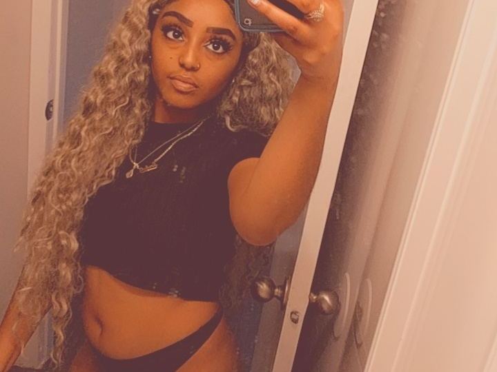 Image de profil du modèle de webcam Honeyluvv2020