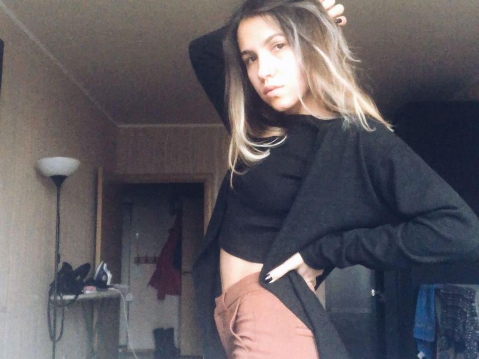 Imagen de perfil de modelo de cámara web de girl_with_a_square