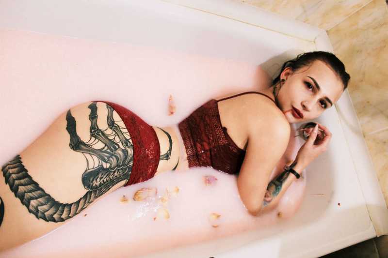 Performer Helen_Squirt_QueenX Photo 1