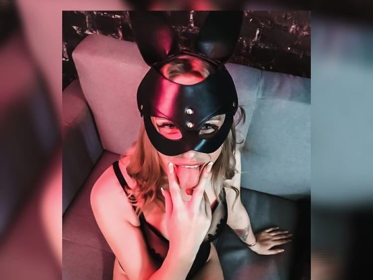 Image de profil du modèle de webcam Mia_Gold_x