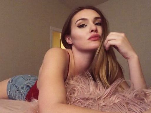 Imagen de perfil de modelo de cámara web de AminaJolie