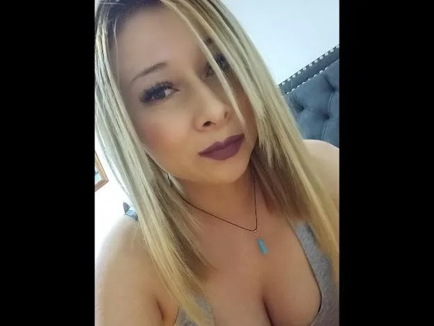 Image de profil du modèle de webcam AhotsquirtX