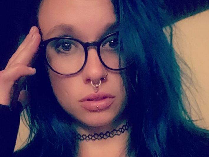 KyrstyDecay cam model profile picture 