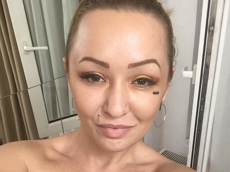 LilyAlexa immagine del profilo del modello di cam