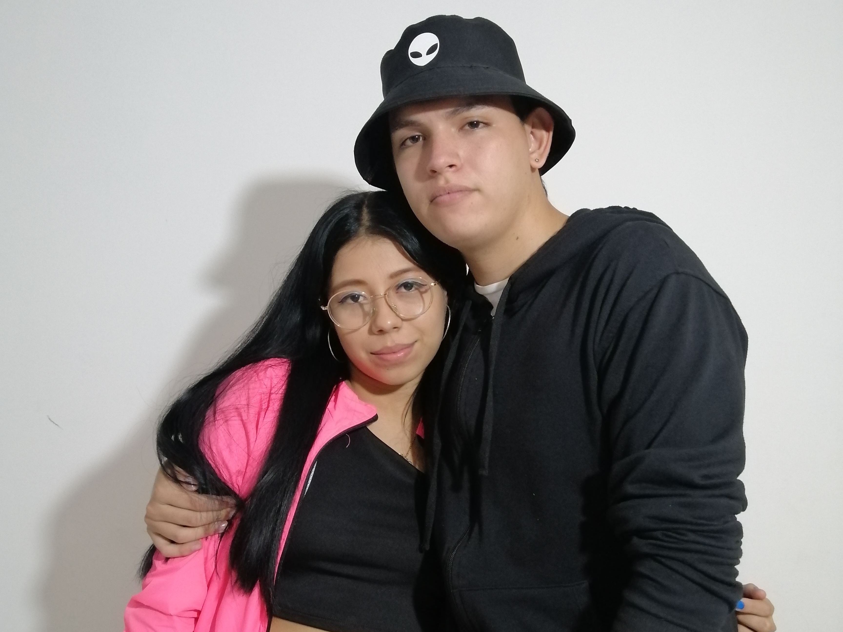 Imagen de perfil de modelo de cámara web de RogerAndMara
