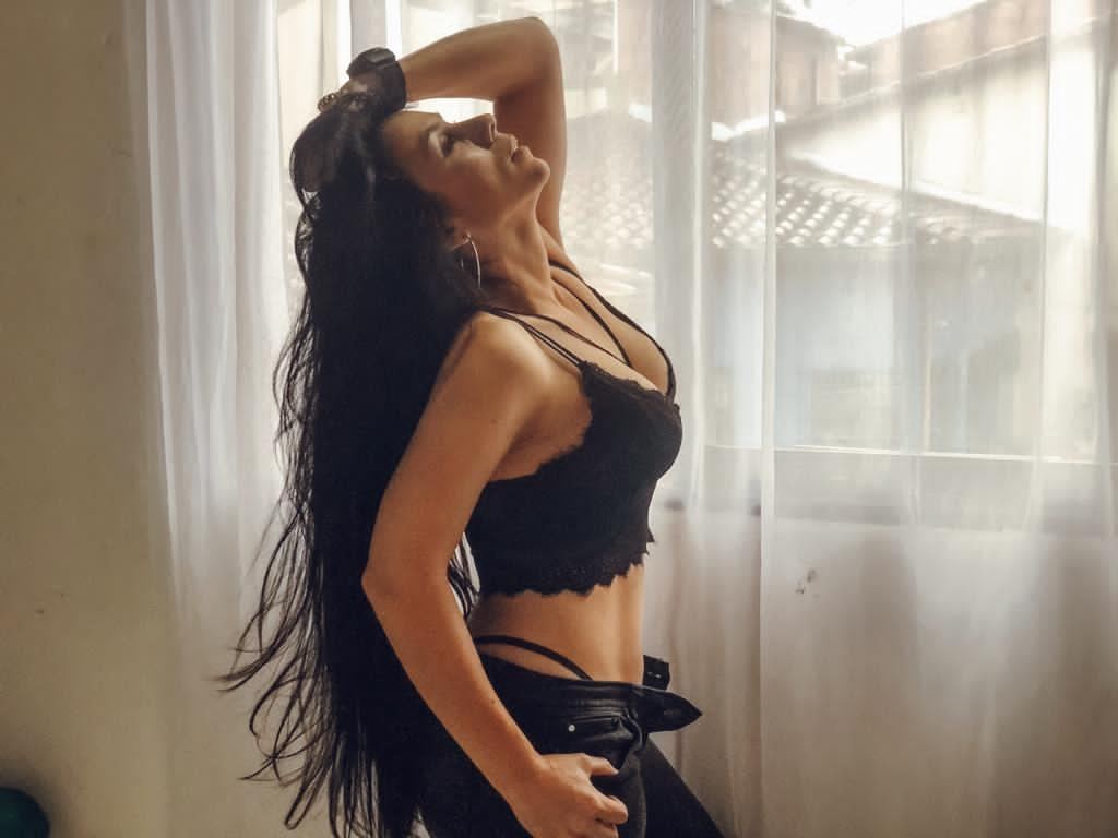 Imagen de perfil de modelo de cámara web de JuliettWilliams