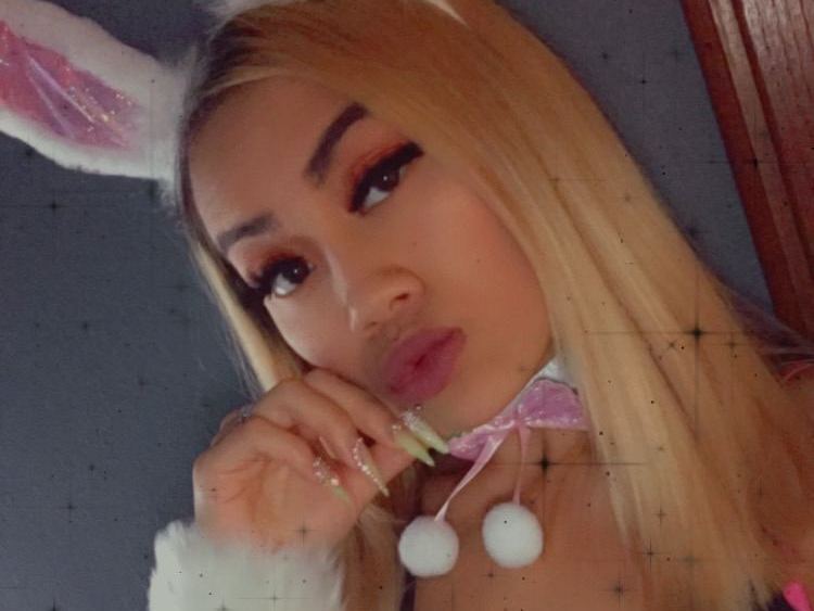 kiaalarae profilbild på webbkameramodell 