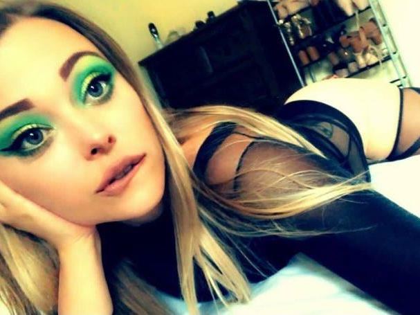 Imagen de perfil de modelo de cámara web de BADUNIGIRL