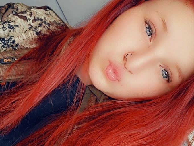 Imagen de perfil de modelo de cámara web de LittleRed23
