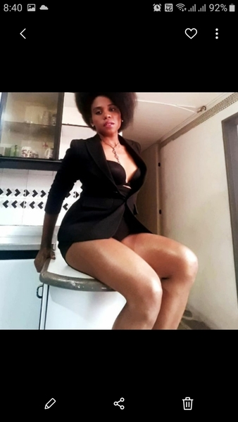 Interprete Girl_BrunetteX Foto 3