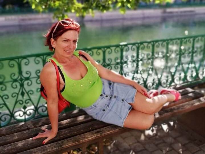 Delyce67 cam model profile picture 