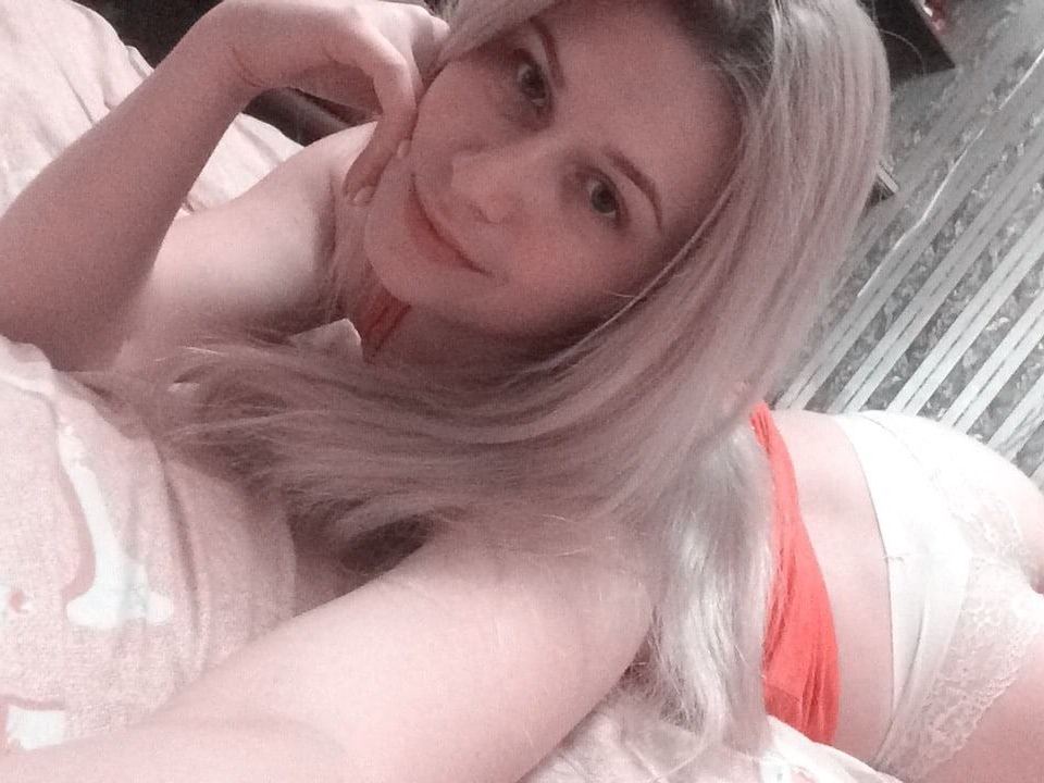 AnnettKiss cam model profile picture 