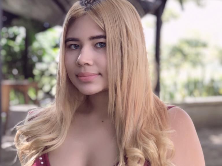 Imagen de perfil de modelo de cámara web de Julieta_Dix