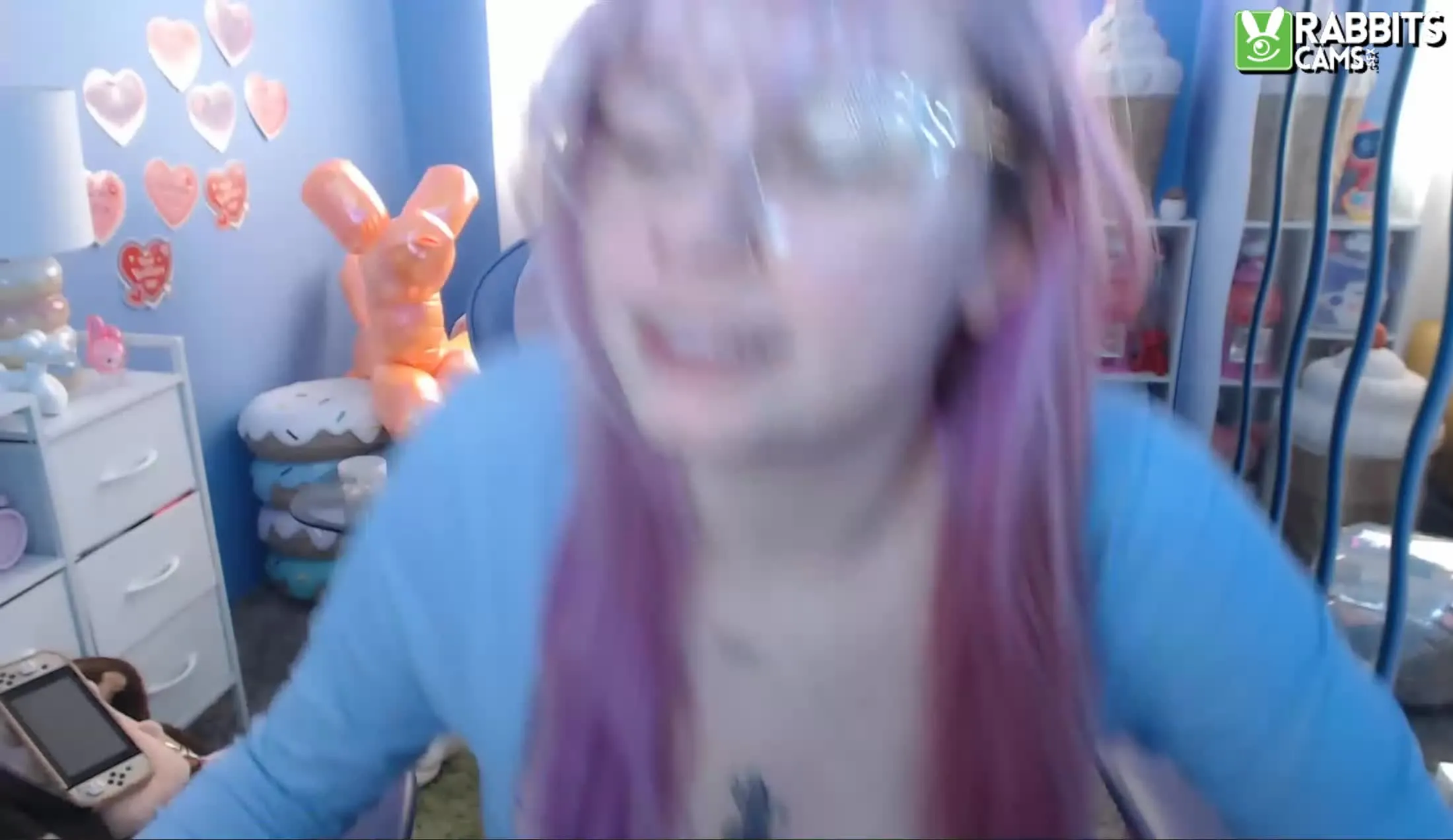 Artist Angelina_Glass Video 1