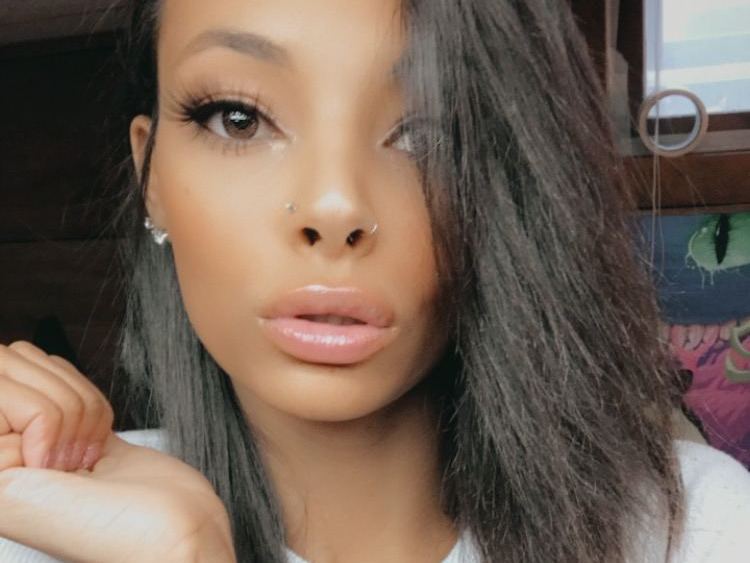 Elody_Gray profilbild på webbkameramodell 