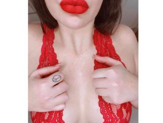 carolinakinkx immagine del profilo del modello di cam