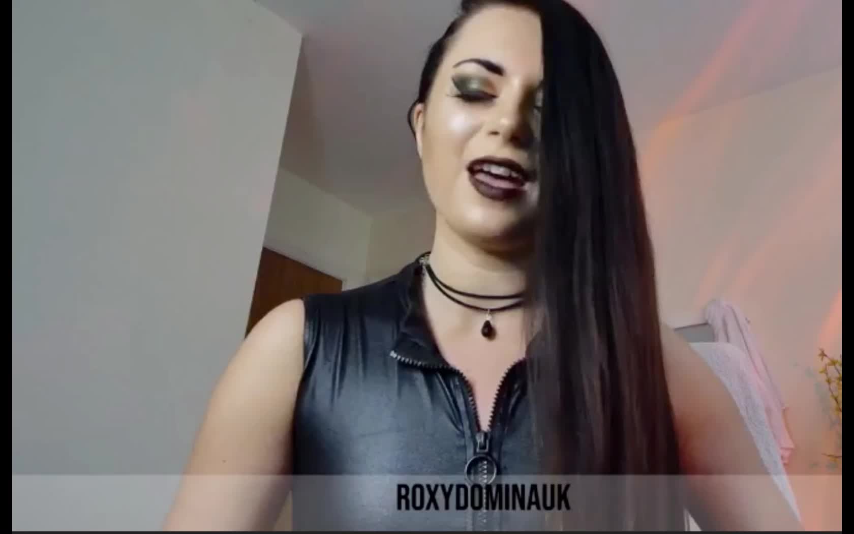 Intérprete RoxyDominaUK Video 1