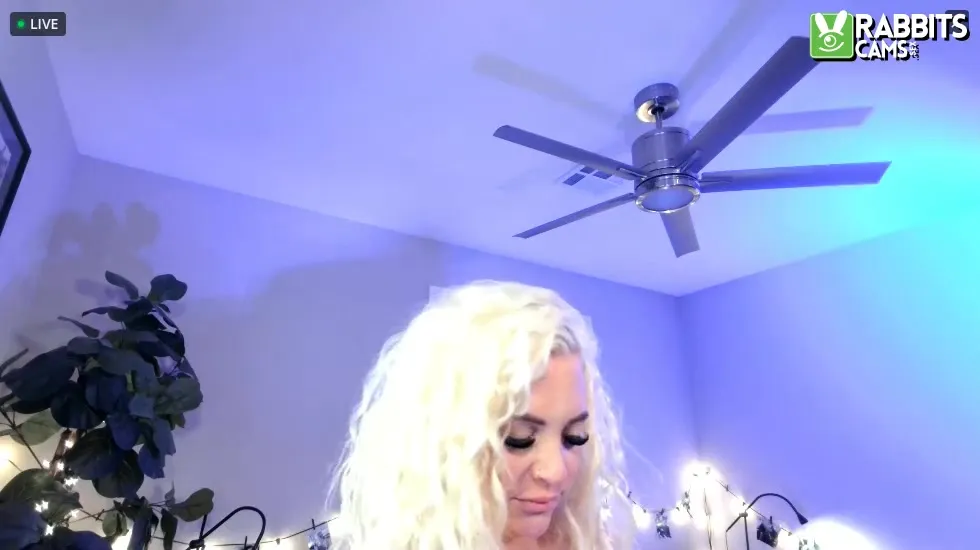 Interprete Hotbustybarbie Video 1