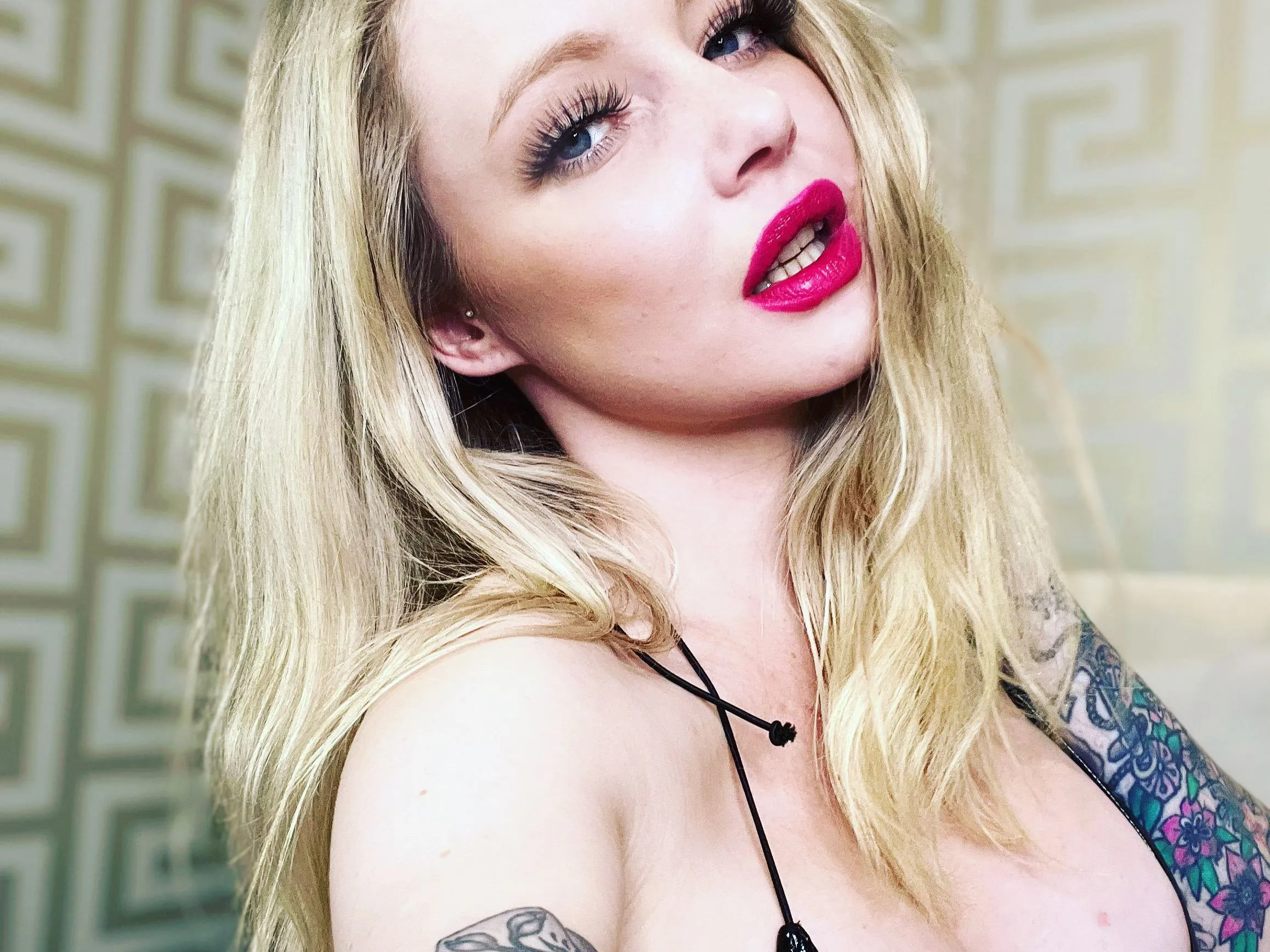 LouMonrowBabestation profielfoto van cam model