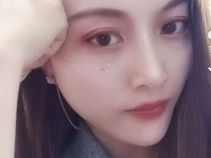 Image de profil du modèle de webcam Alicehua