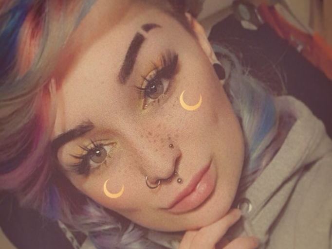QUEENxOFxGREEN profilbild på webbkameramodell 