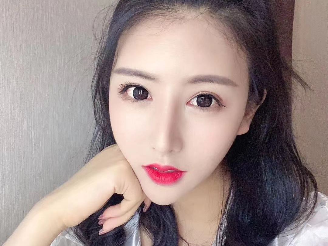 Imagen de perfil de modelo de cámara web de Lingyun