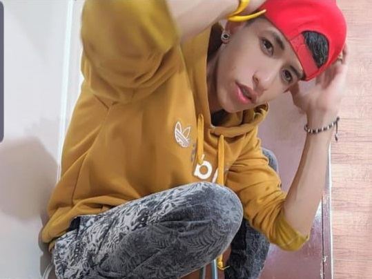 Image de profil du modèle de webcam Janier_hornyXXX