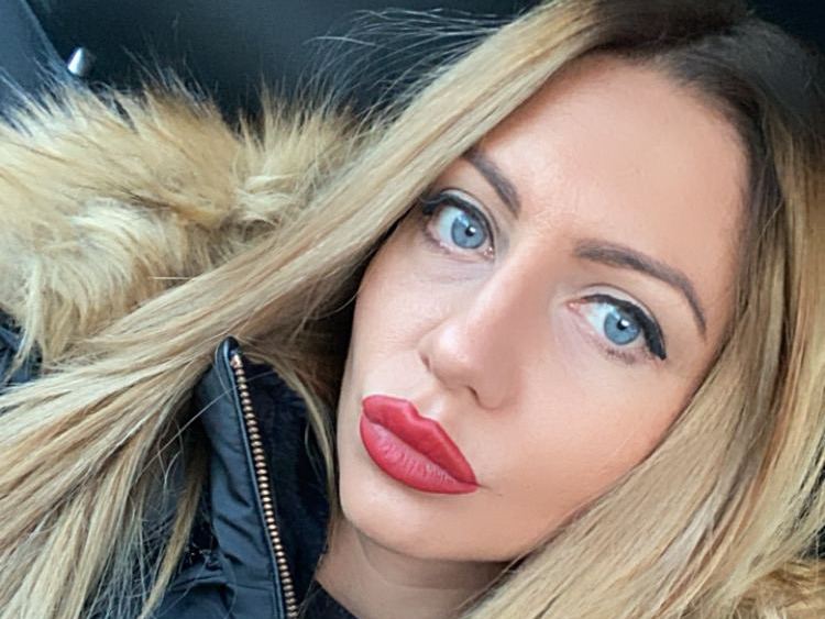CristinaBarnes profilbild på webbkameramodell 